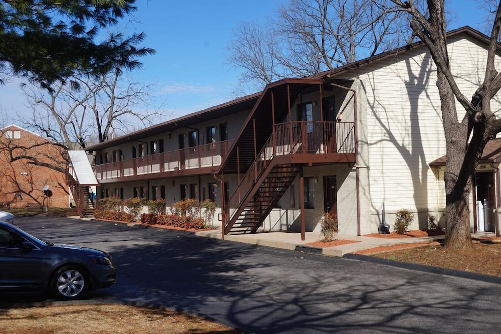 Affordable Corporate Suites - Lanford photo 12