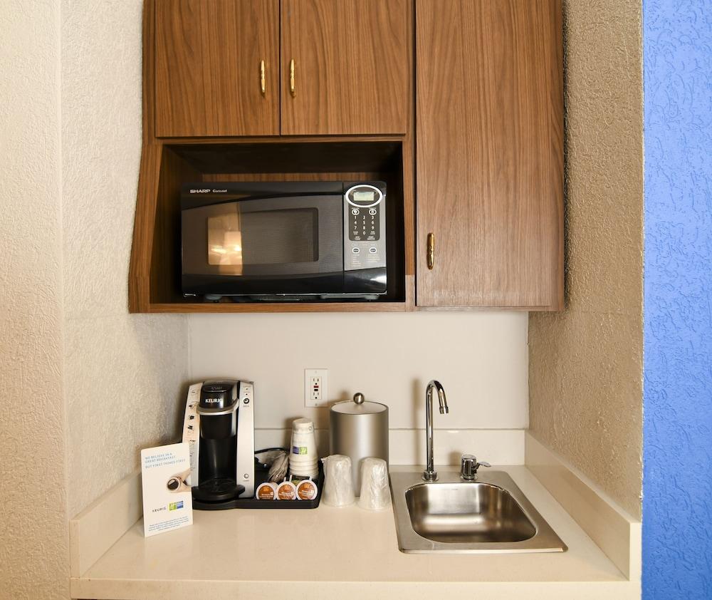 Holiday Inn Express Hotel & Stes Port Clinton-Catawba Island by IHG photo 54
