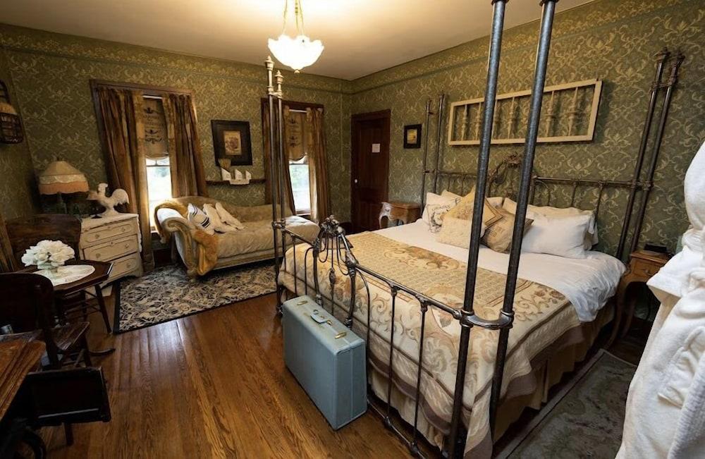 Iron Amethyst Inn   Boutique Hotel photo 12