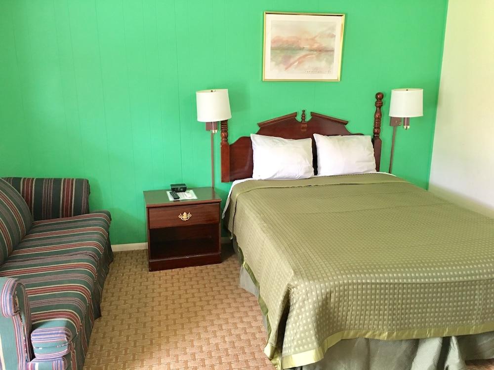 Traveler's Inn Motel photo 25