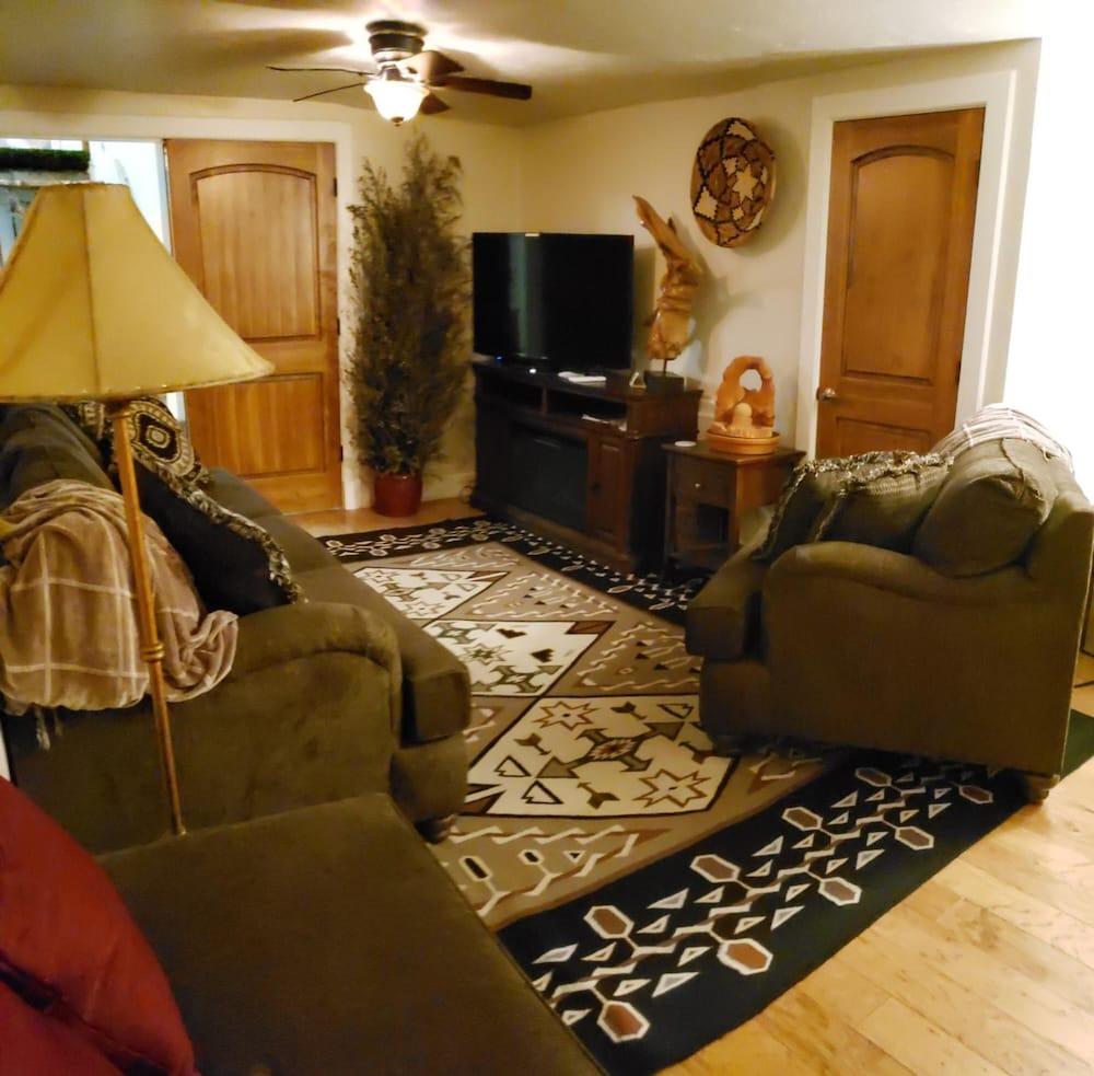 Stone Lizard Lodging photo 45