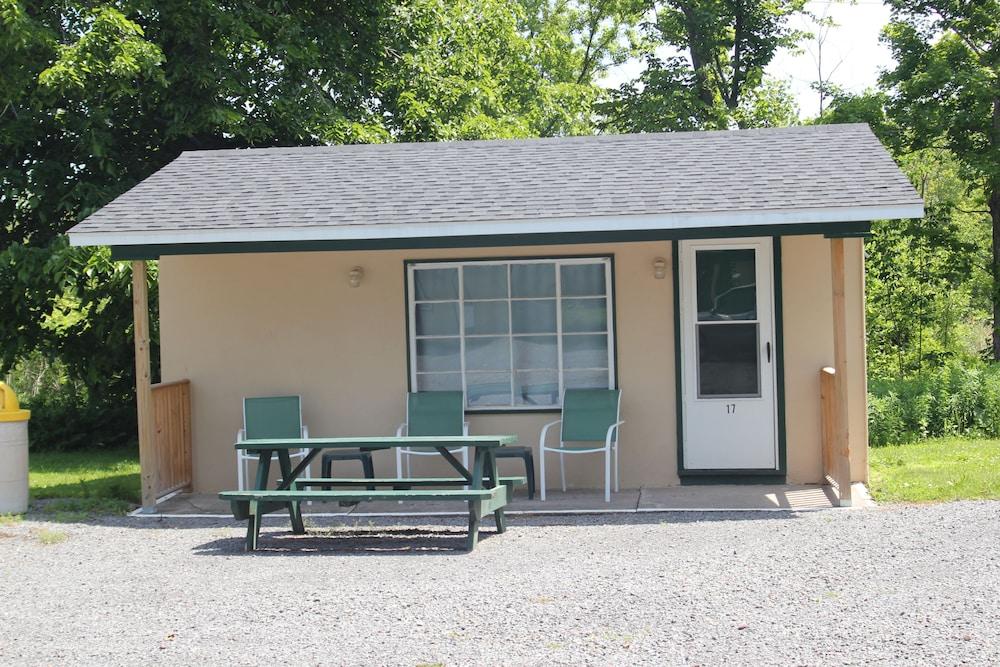 The Evergreen Motel photo 70