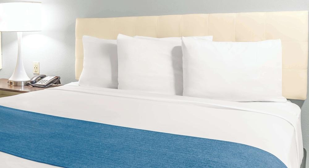 Days Inn & Suites by Wyndham Flagstaff Near University photo 14