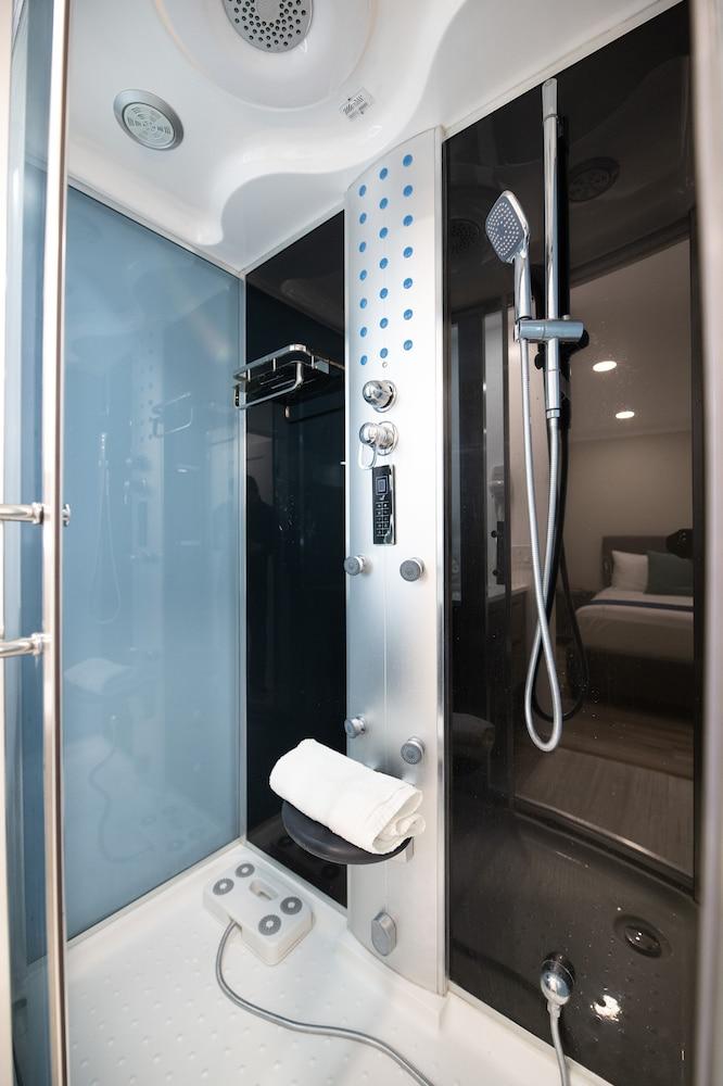 Omeo Suites photo 36