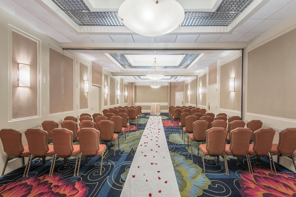 Crowne Plaza Virginia Beach Town Center by IHG photo 26