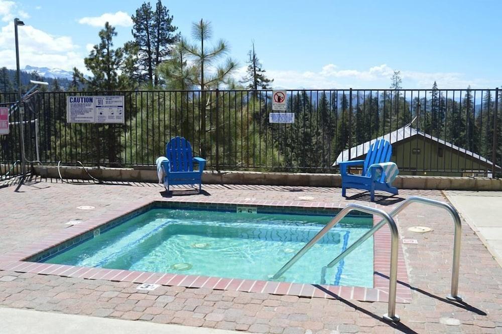 Montecito Sequoia Lodge photo 26