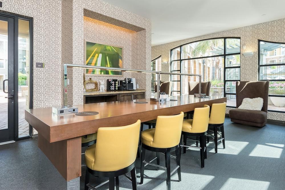 Global Luxury Suites Baypointe Station photo 40