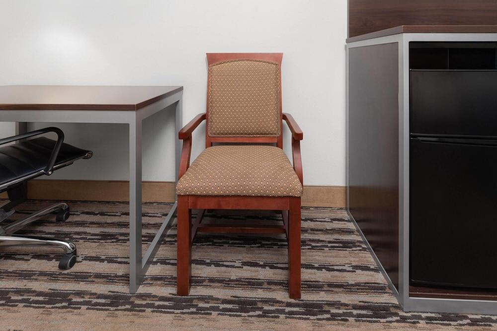 Endeavor Inn & Suites, Trademark Collection by Wyndham photo 7
