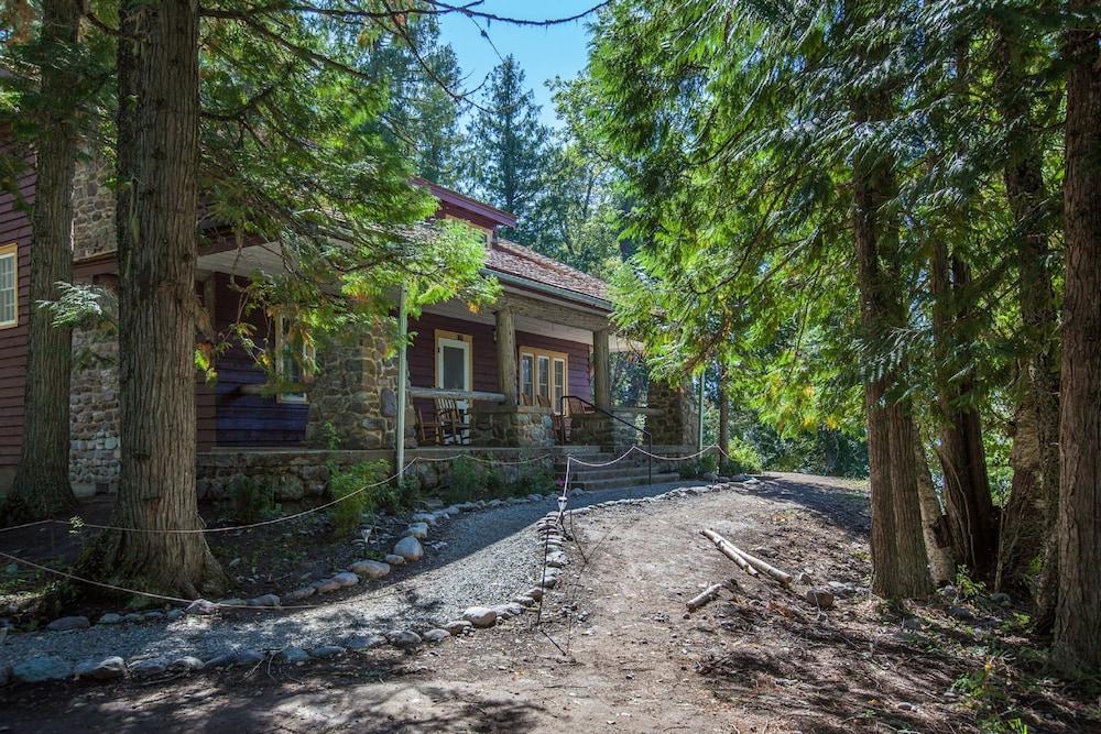 Lake McDonald Lodge - Inside the Park photo 9