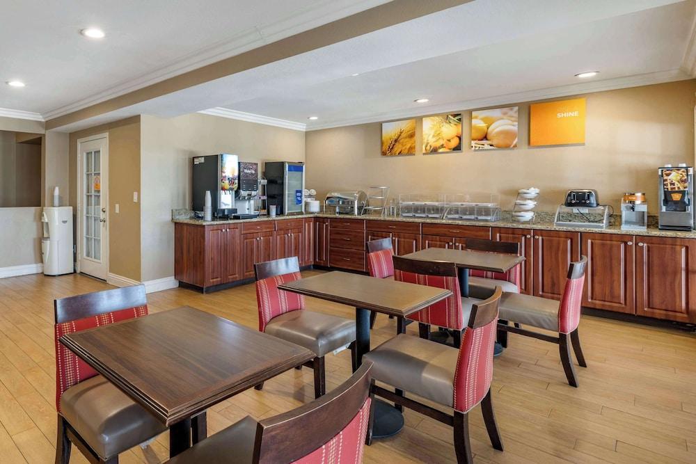 Comfort Suites San Clemente Beach photo 50