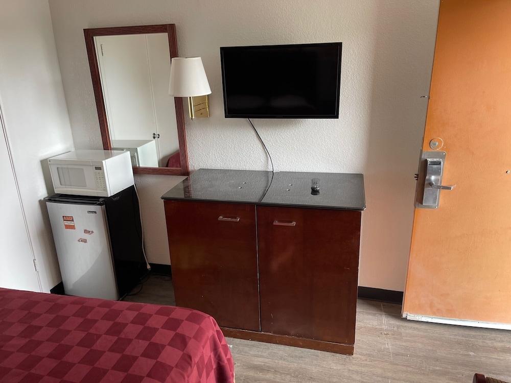 Farmington Inn photo 21