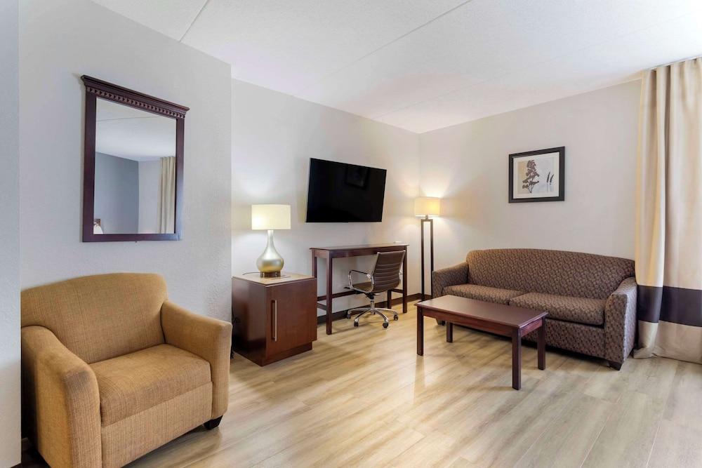 Comfort Suites Kodak Sevierville photo 8