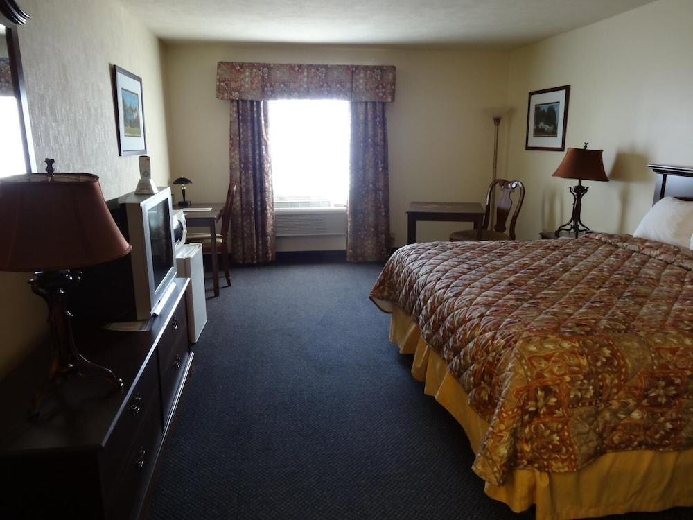 Fairgrounds Inn photo 7