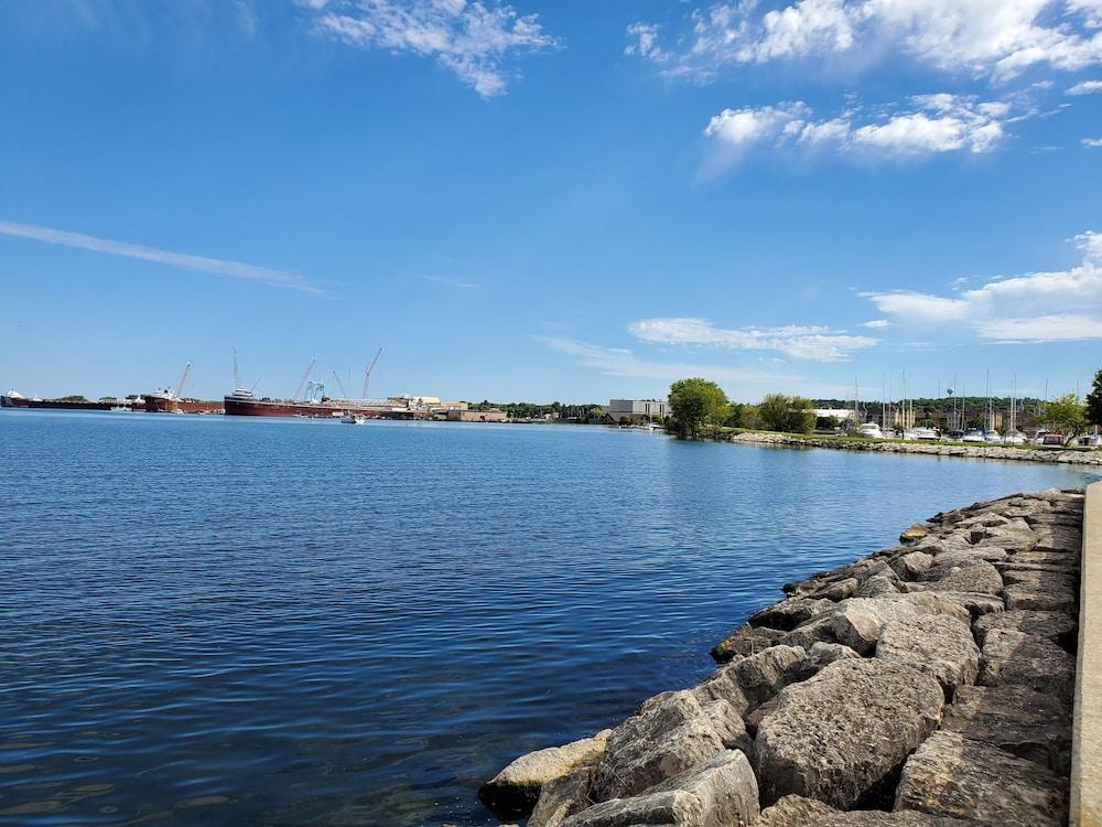 Bridgeport Waterfront Resort photo 91