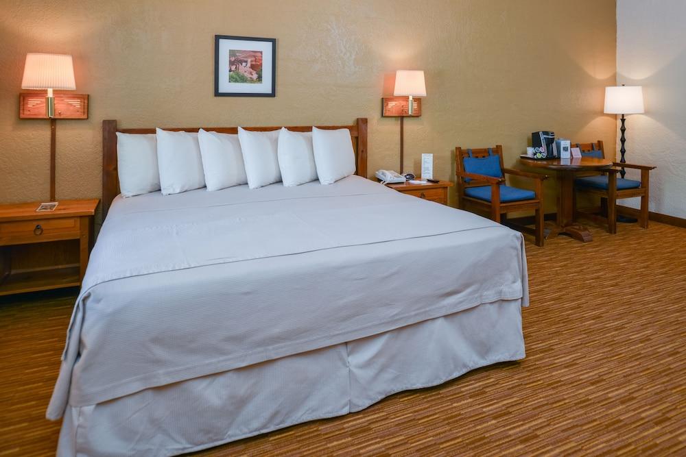 Thunderbird Lodge photo 11