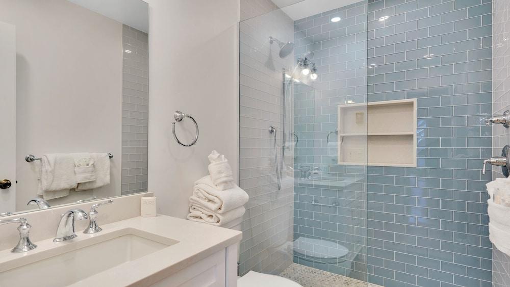 Montauk Oceanside Suites photo 61