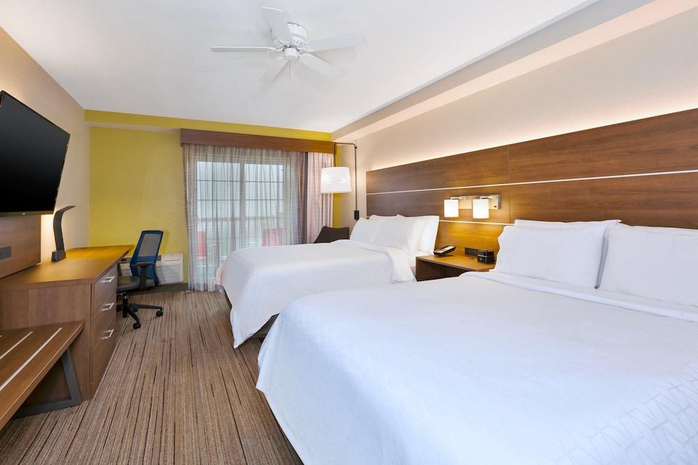 Holiday Inn Express & Suites Petoskey by IHG photo 33