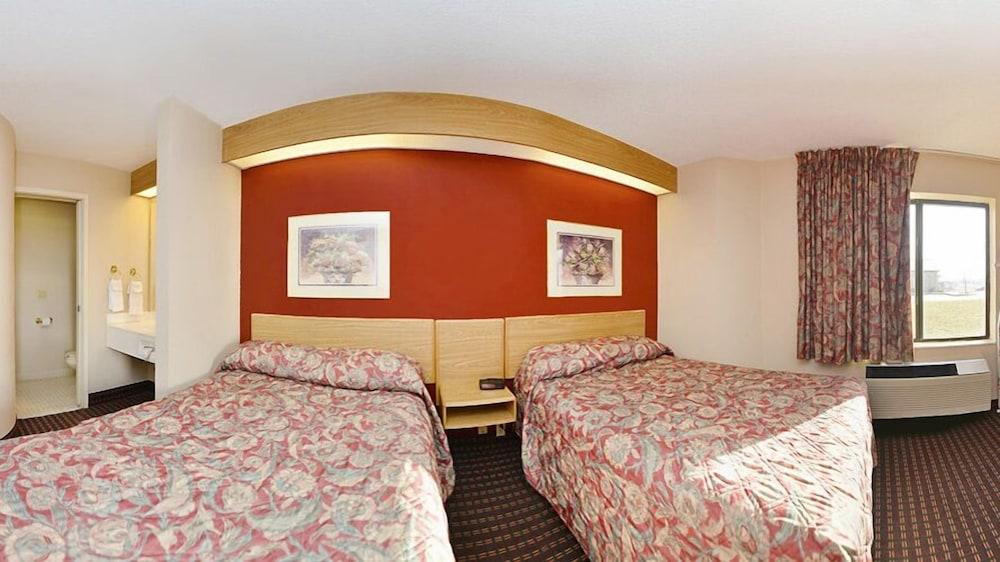 Quality Inn Lees Summit - Kansas City photo 9