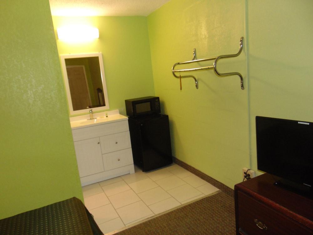 Westbrook Motel photo 12