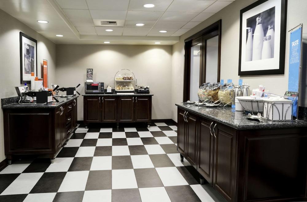 Hampton Inn & Suites Temecula photo 13