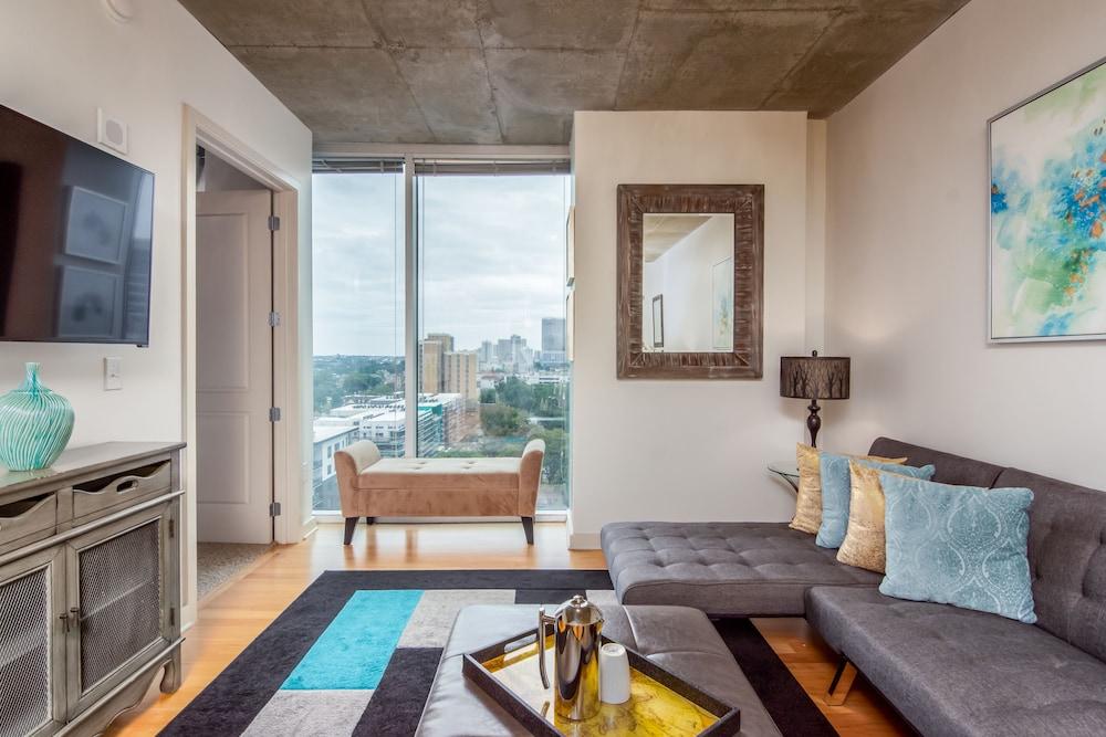 CHIC COLLECTION by NOHOTEL on 6th Street photo 43