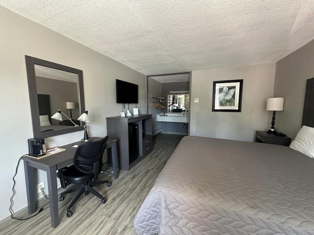 Executive Inn Locust Grove by Capital O photo 5