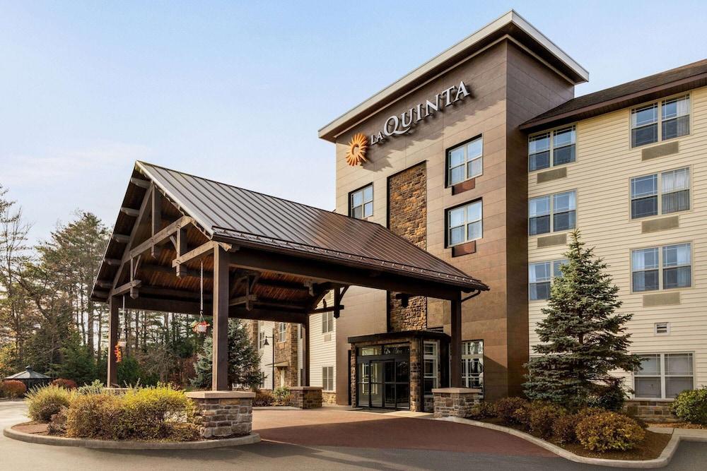 La Quinta Inn & Suites by Wyndham Lake George photo 80