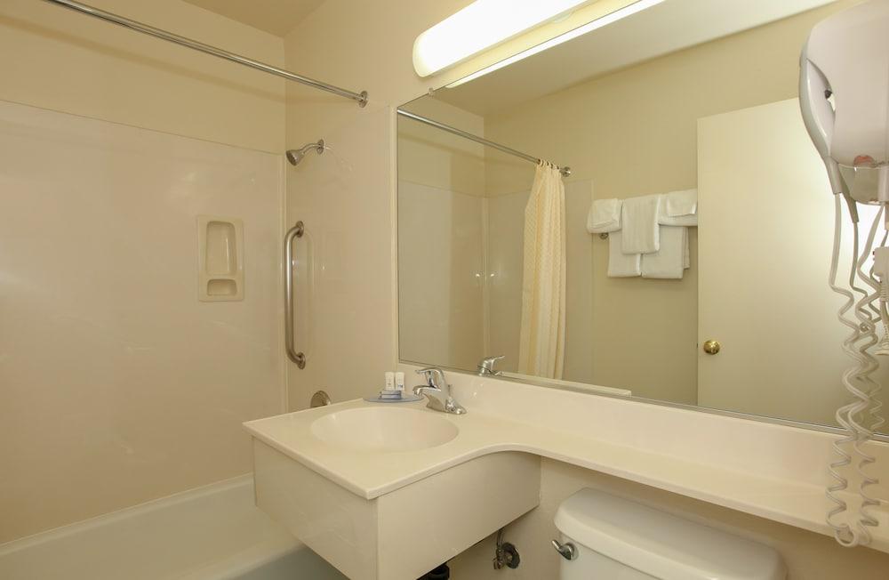Highland Country Inn photo 24