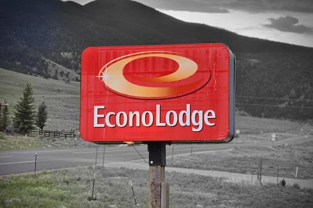 Econo Lodge Eagle Nest photo 2