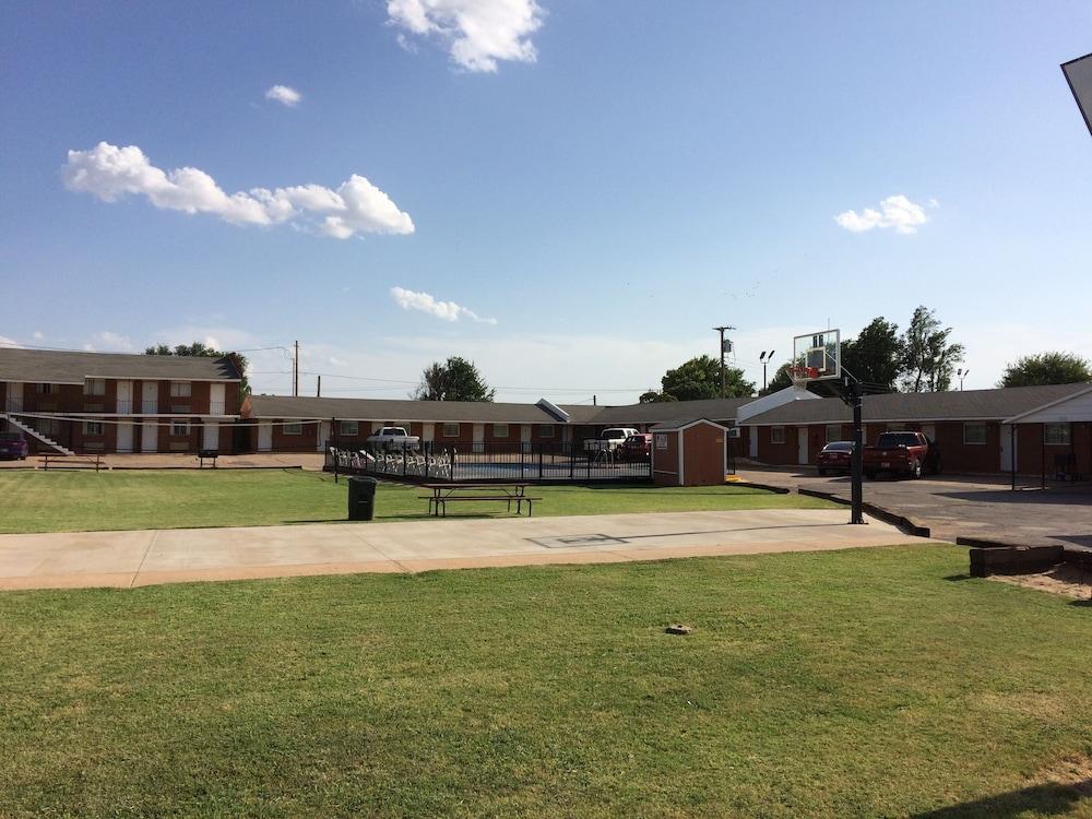 Holiday Motel photo 21