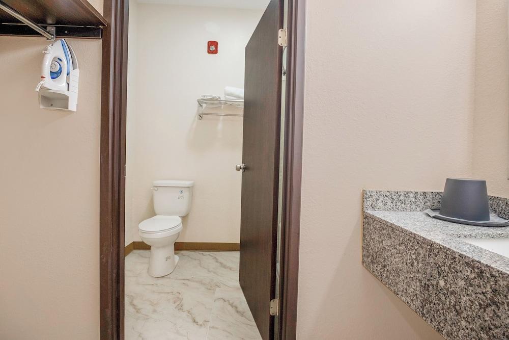 OYO Hotel Adairsville Calhoun South I-75 photo 7