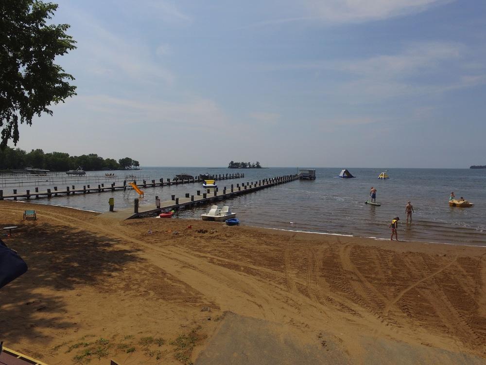 Appeldoorn's Sunset Bay Resort photo 29