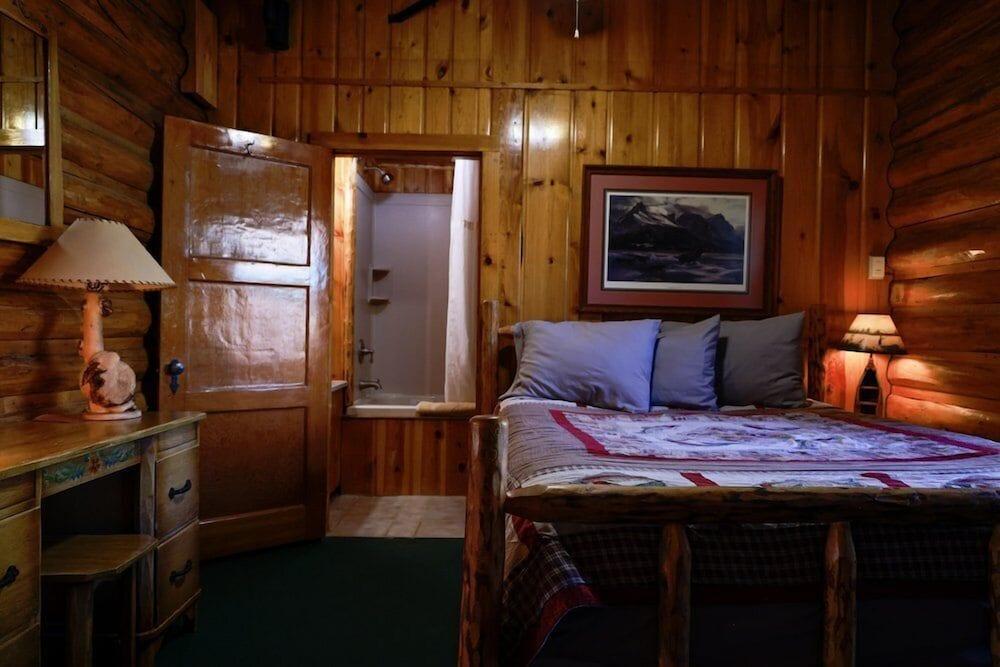 Twin Pines Lodge & Cabins photo 5