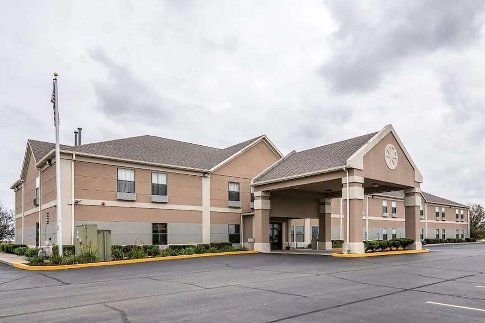 Relax Inn & Suites photo 14