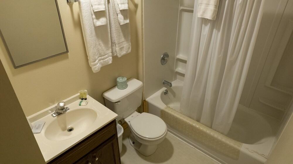 Whittaker's Motel & Historic Bunkhouse photo 7