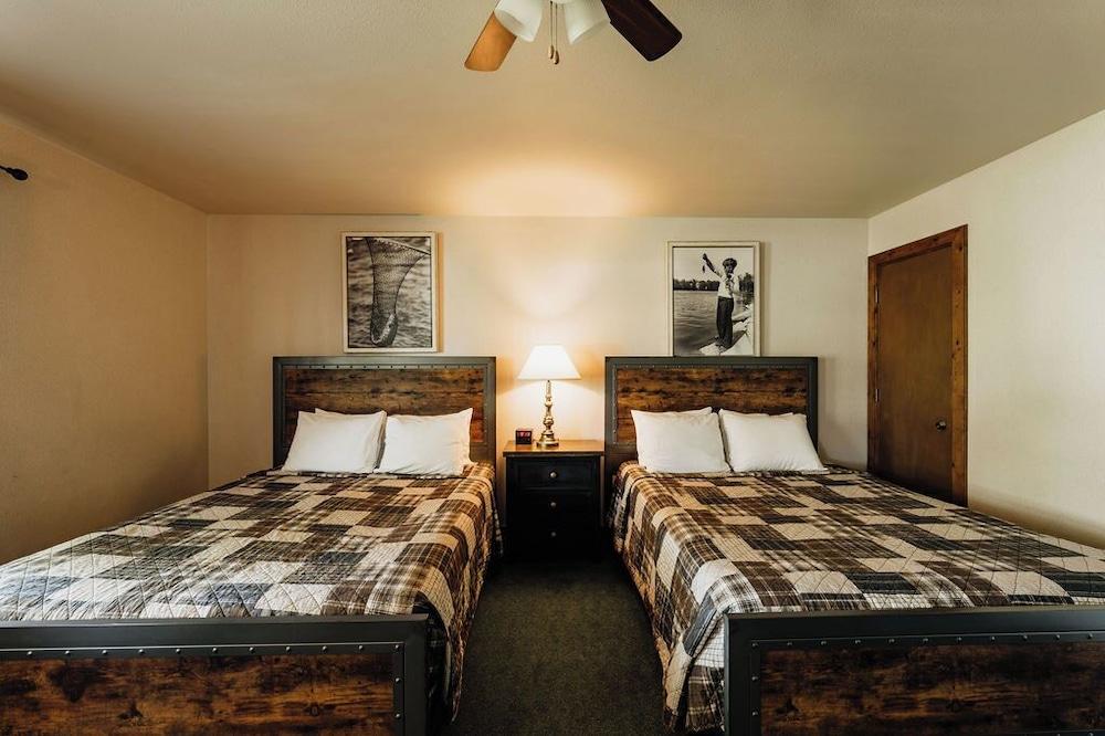 Chico Hot Springs Resort & Day Spa photo 22
