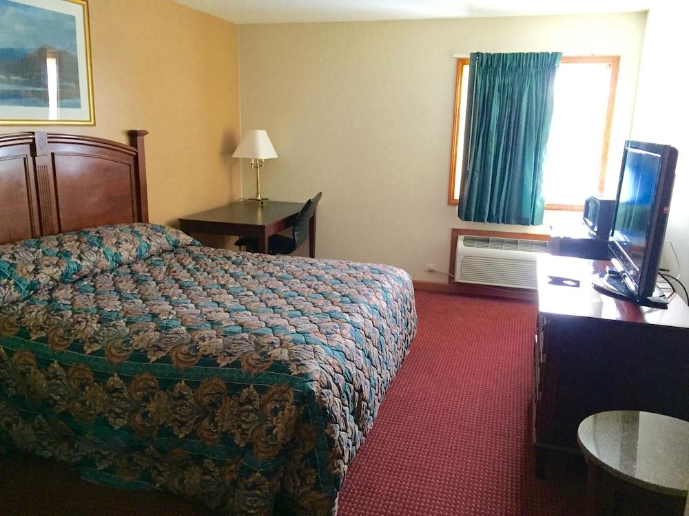 Executive Inn and Suites photo 13
