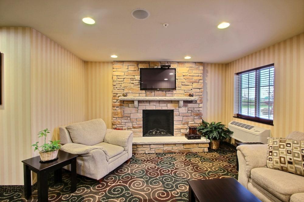 AmericInn by Wyndham Oshkosh photo 29