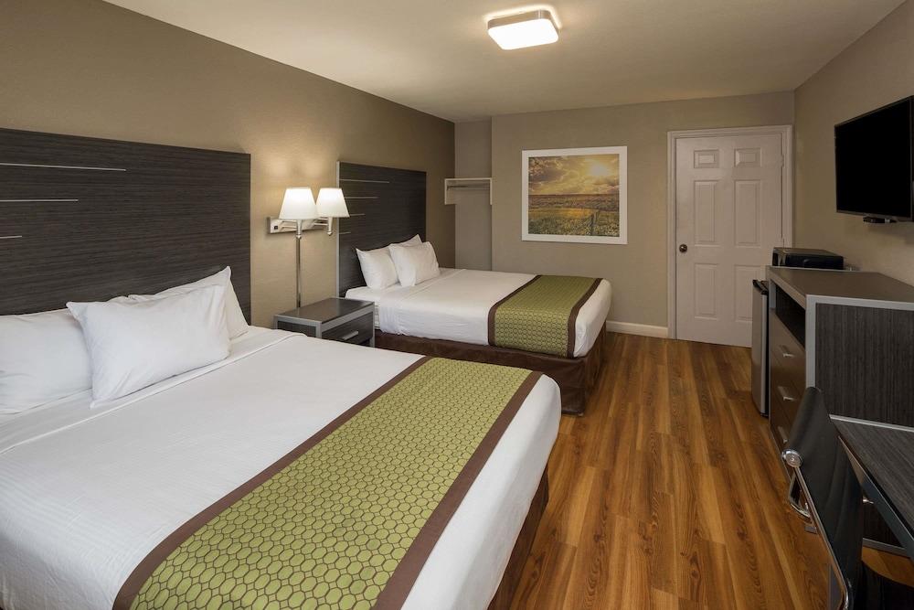 Days Inn & Suites by Wyndham Athens Alabama photo 36