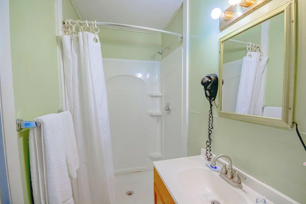 OYO Travelier Motel photo 23