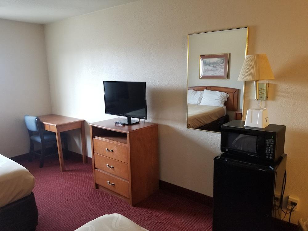 Americas Stay Inn photo 13