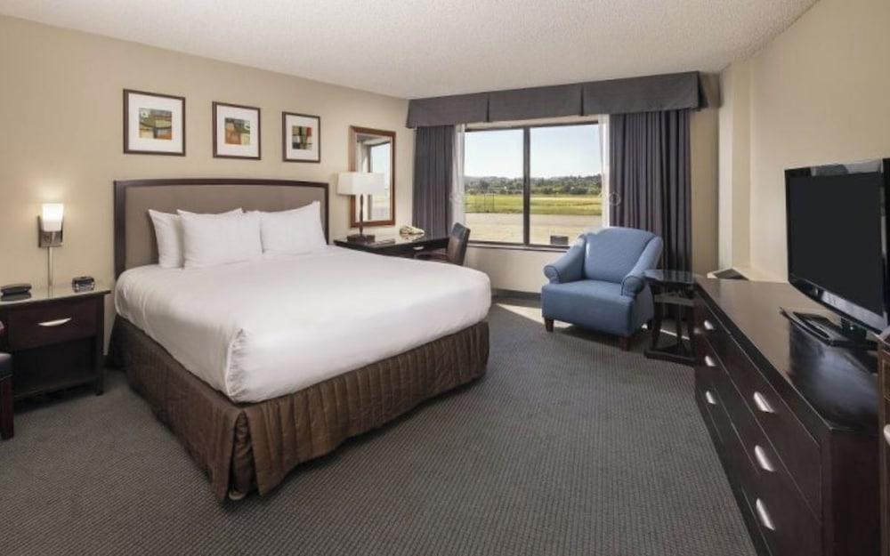 FairBridge Hotel by Concord Plaza photo 11
