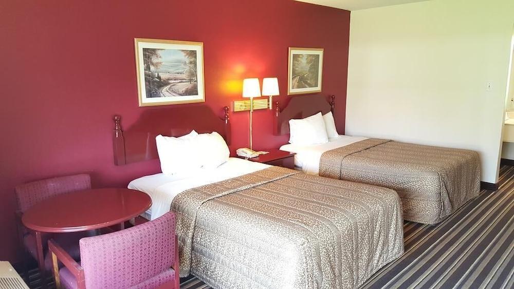 Red Carpet Inn & Suites photo 17