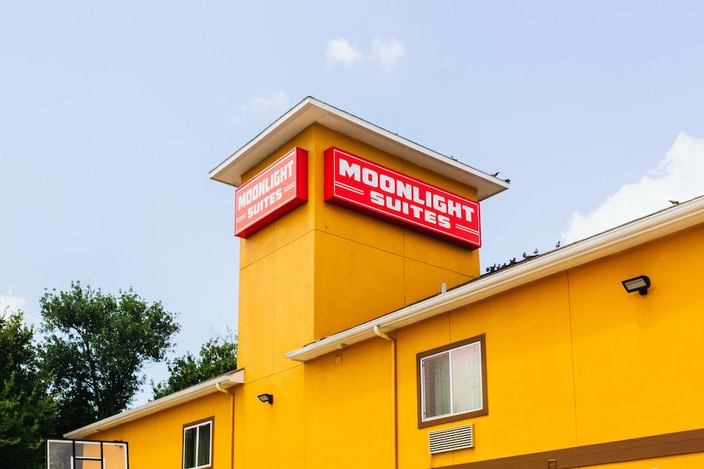 Moonlight Suites - Houston George Bush Intl Airport photo 8