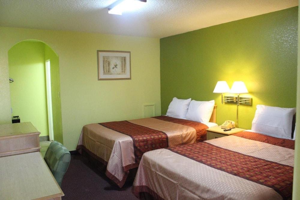 Hutchinson Inn photo 41