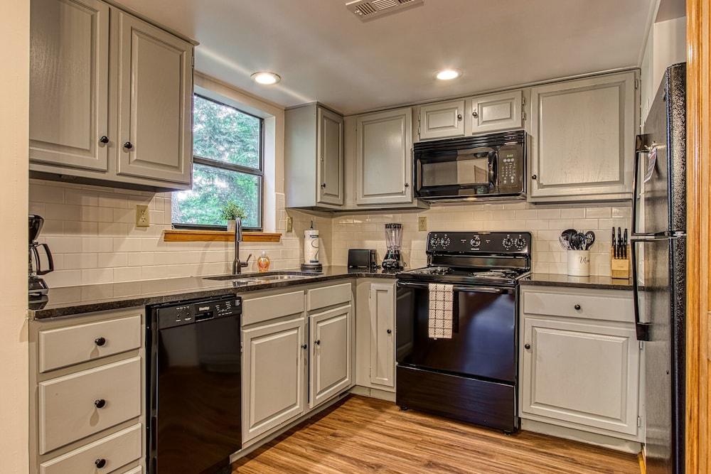 Pinecrest Townhomes-1K2Q- Renovated photo 20