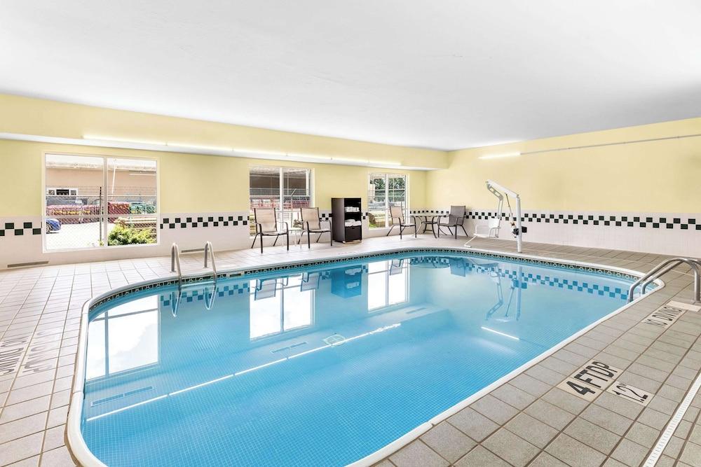 Comfort Inn Marion photo 25
