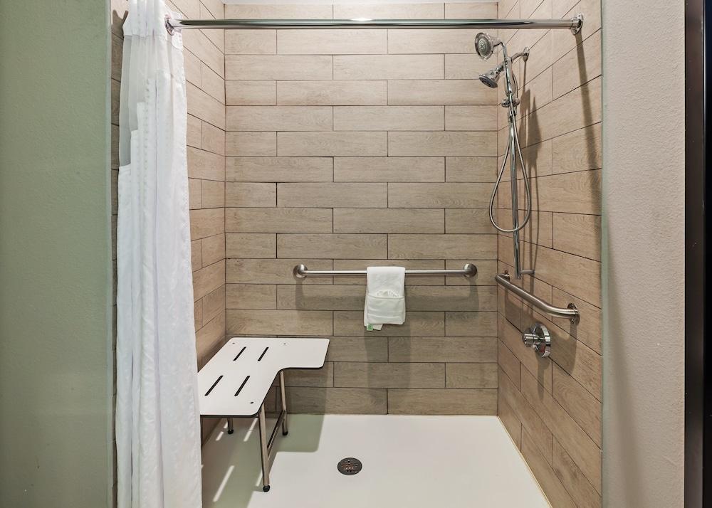 Holiday Inn Express & Suites Perryton by IHG photo 13