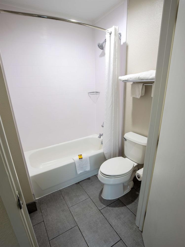 Best Western Plus Vermilion River Inn & Suites photo 25