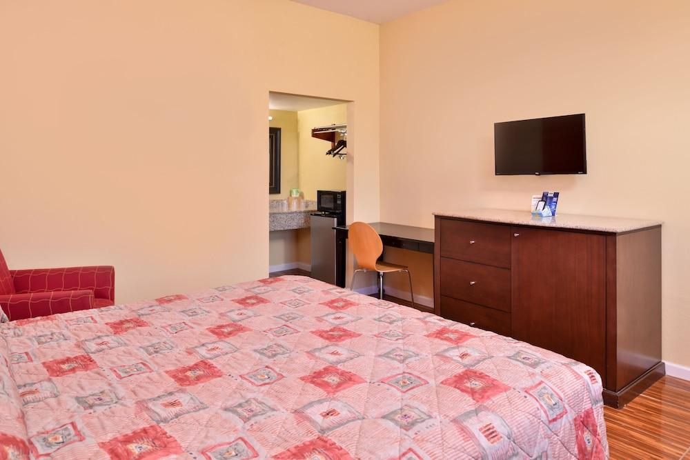 Scottish Inns & Suites photo 15
